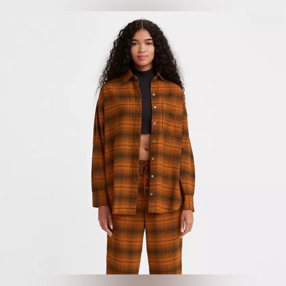 COPY - Levi’s Fall 🍁 Silvie Button-up Flannel Shirt - Picture 2 of 3
